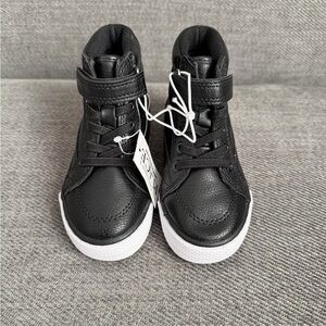 NWT Children’s Place Black Hightop Sneaker - Size 7